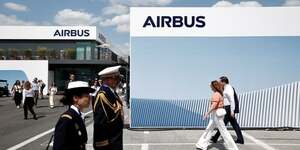 55eme salon de l& 39 aeronautique et de l& 39 espace a l& 39 aeroport du bourget pres de paris
