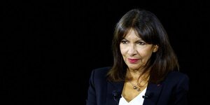 Anne hidalgo lors d'un congres de maires a paris
