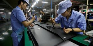 Chine: ralentissement du declin des prix a la production en decembre