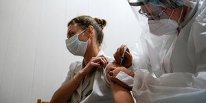 Coronavirus: la vaccination de la population a commence en russie