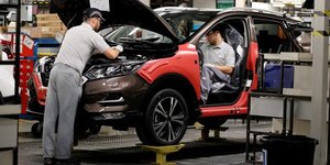 Coronavirus: les constructeurs automobiles europeens redemarrent la production