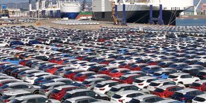 Des voitures destinees a l& 39 exportation, dans un terminal du port de yantai