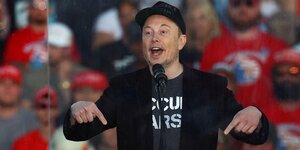 Elon musk, lors d'un rassemblement pour donald trump a butler, en pennsylvanie