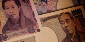 Evenement mediatique sur le yen japonais a tokyo