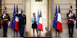 France: borne promet un projet de loi sur le pouvoir d& 39 achat a l& 39 ete