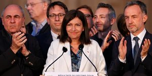 France: hidalgo serait reelue a paris avec 50,2% des voix, selon des estimations