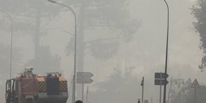 France: les feux toujours pas fixes en gironde, macron attendu sur place