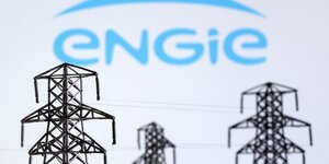 Illustration montrant des miniatures de pylones de transmission d'energie electrique et le logo engie