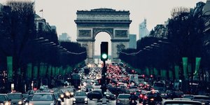 Illustration voiture Paris Arc de Triomphe