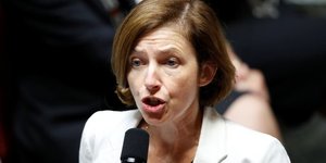 L'iran s'expose a une replique s'il deroge a l'accord de vienne, dit parly