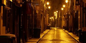 La france avance le couvre-feu a 18h00 samedi dans 15 departements