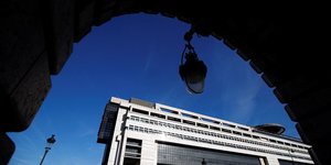 La piste d'un impot universel n'est pas a l'etude, recadre bercy