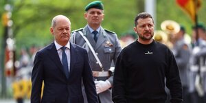 Le chancelier allemand olaf scholz accueille le president ukrainien volodimir zelensky a berlin