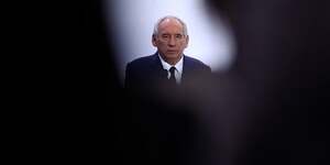 Le premier ministre francais bayrou presente les principaux elements de son budget 2026