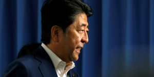 Le Premier ministre japonais Shinzo Abe (LDP) le 10 juillet 2016  Tokyo au Japon