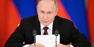 Le president russe vladimir poutine s& 39 adresse aux medias a moscou
