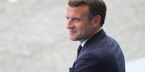 Macron annonce exoneration de charges et contrats d'insertion pour les jeunes