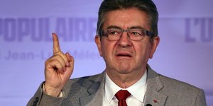 Melenchon appelle les electeurs de gauche a l'"elire premier ministre"