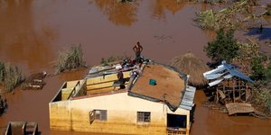 Mozambique: le bilan du passage du cyclone idai s'alourdit