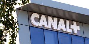 Photo d'archives du logo de canal+ a boulogne-billancourt