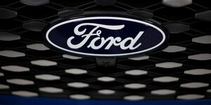Photo d'archives du logo de ford