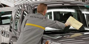 Renault met 16.000 salaries d'ile-de-france en chomage partiel
