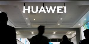 Telecoms: les usa s'en prennent a nouveau aux chinois huawei et zte