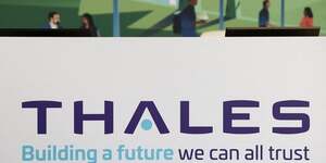 Un logo de thales