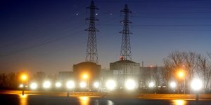 Vue de nuit de la centrale nucléaire de Fessenheim